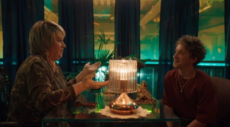 Момент из трейлера сериала Сеструха