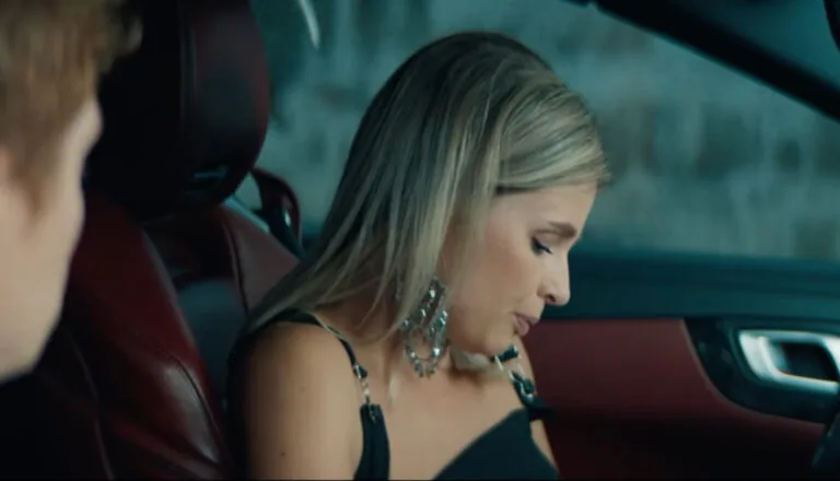 Момент из 6 серии 1 сезона