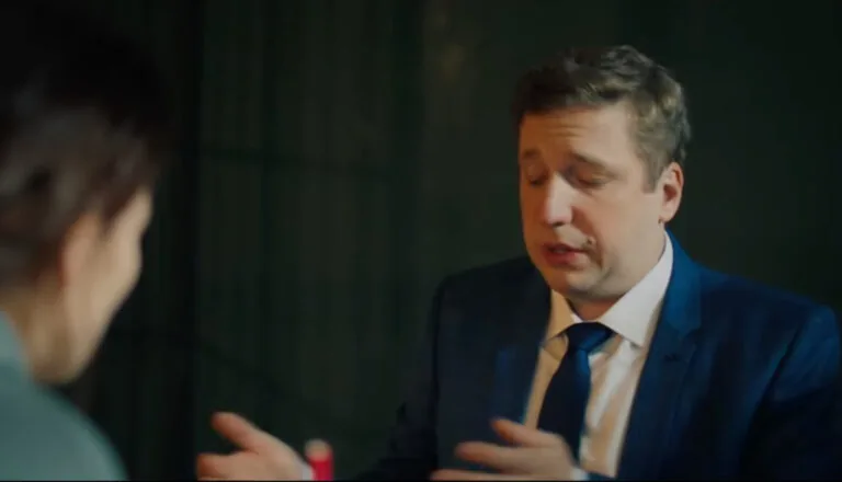 Момент из 1 серии 2 сезона