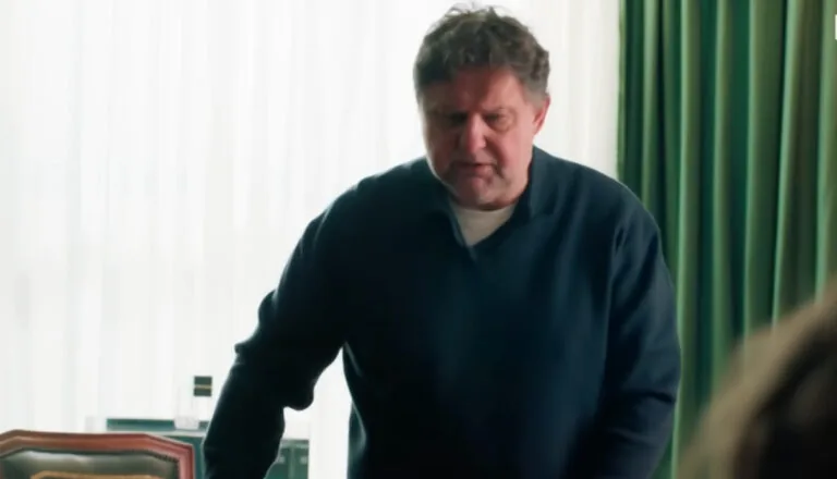 Момент из 8 серии 3 сезона